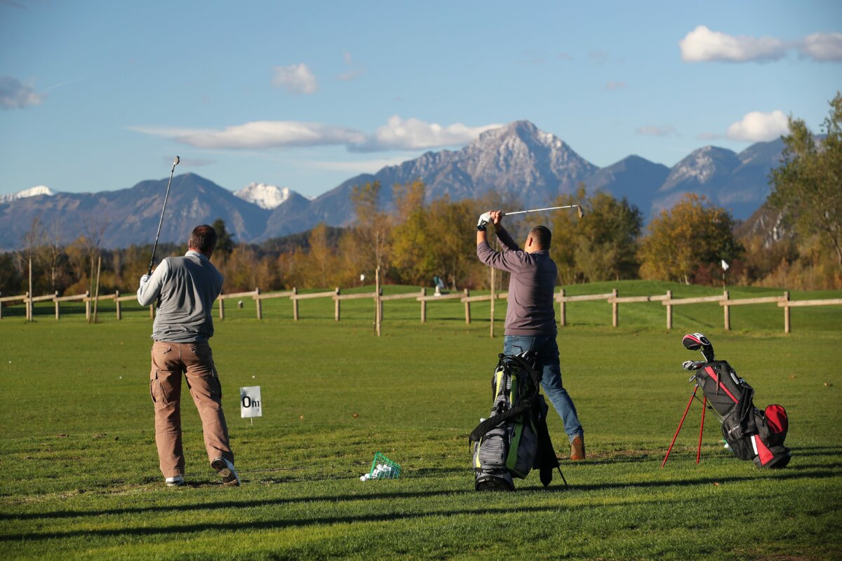 Golf: Ponedeljkovih družabnih devet lukenj ⛳